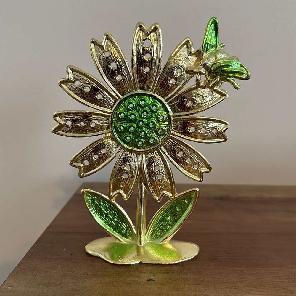 Vintage Daisy Pierced Earring Tree Holder